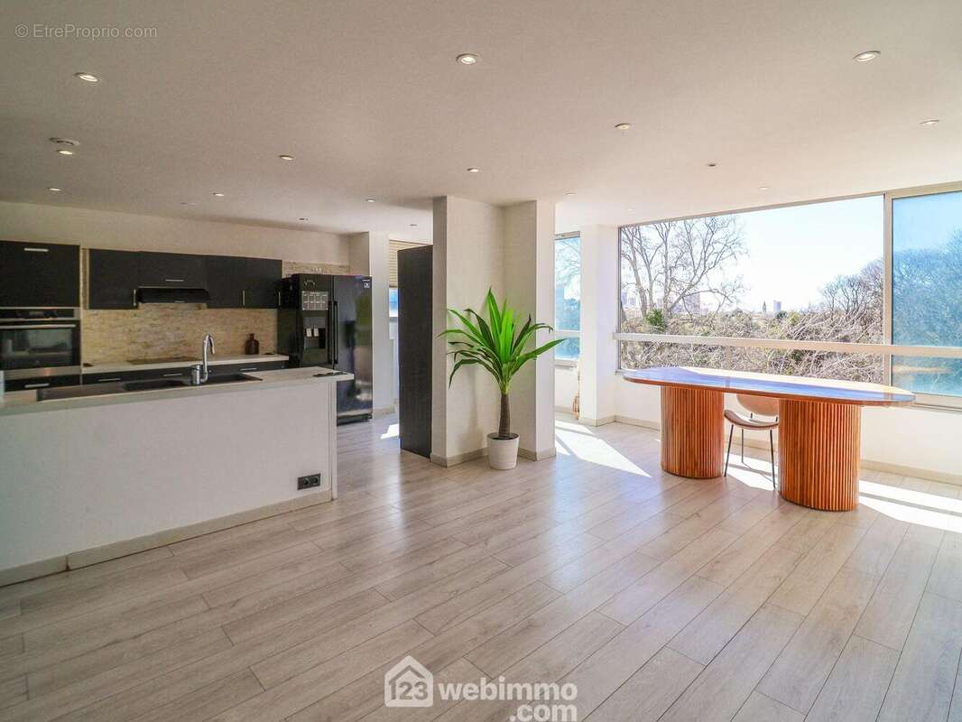 Appartement à MARSEILLE-9E