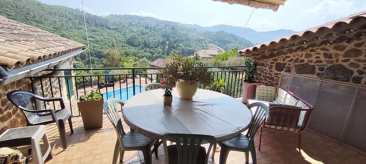 Maison de caractère avec piscine, dépendance et vue dégagée - photo 3