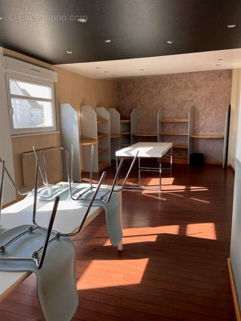 À vendre   Ensemble immobilier professionnel avec bureaux, entrepôts sur 8 136 m2 - photo 15