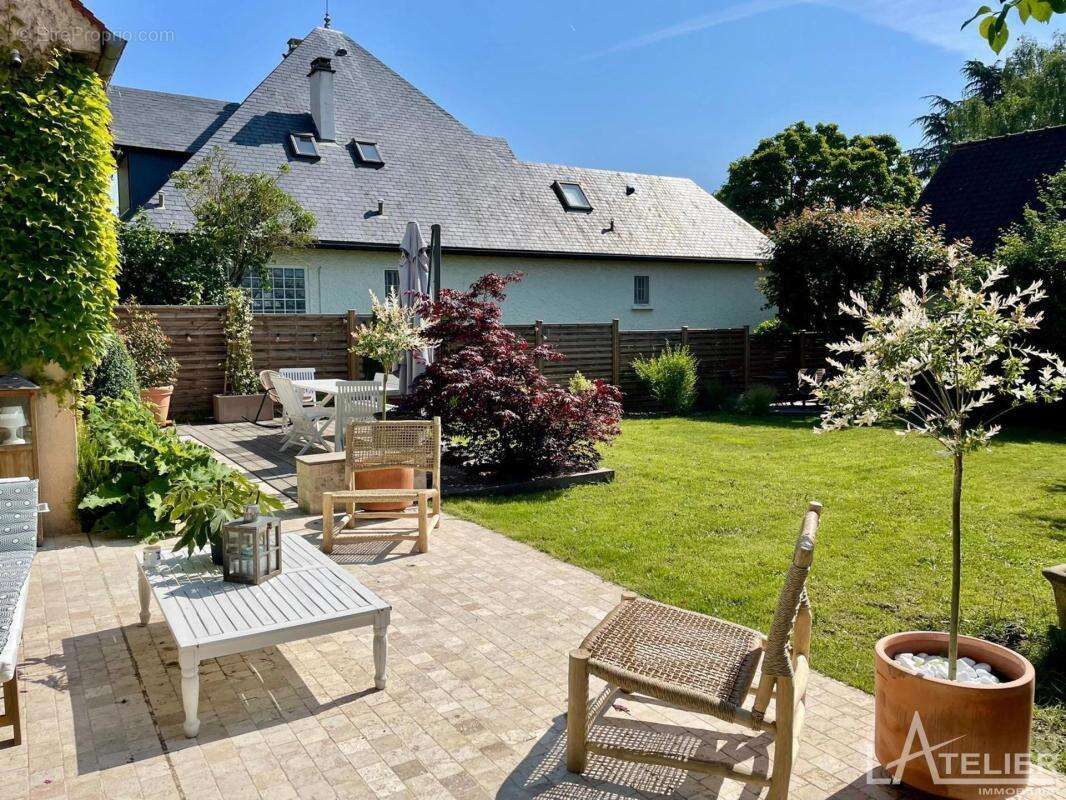 Maison à SAINT-NOM-LA-BRETECHE