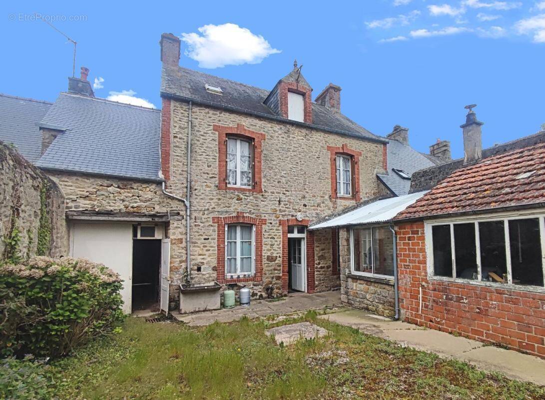 Maison à SAINT-PIERRE-EGLISE