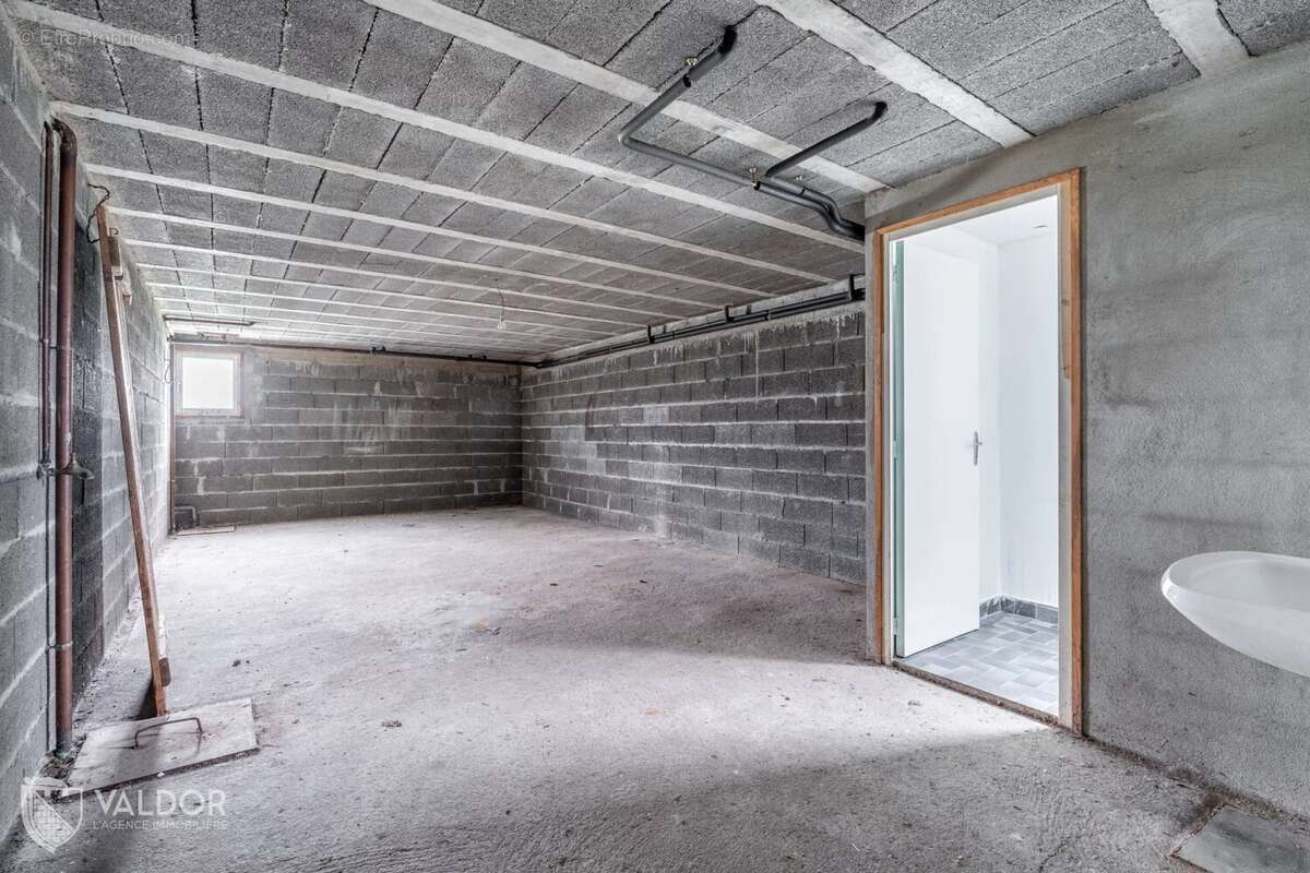 Maison à LA TOUR-DE-SALVAGNY