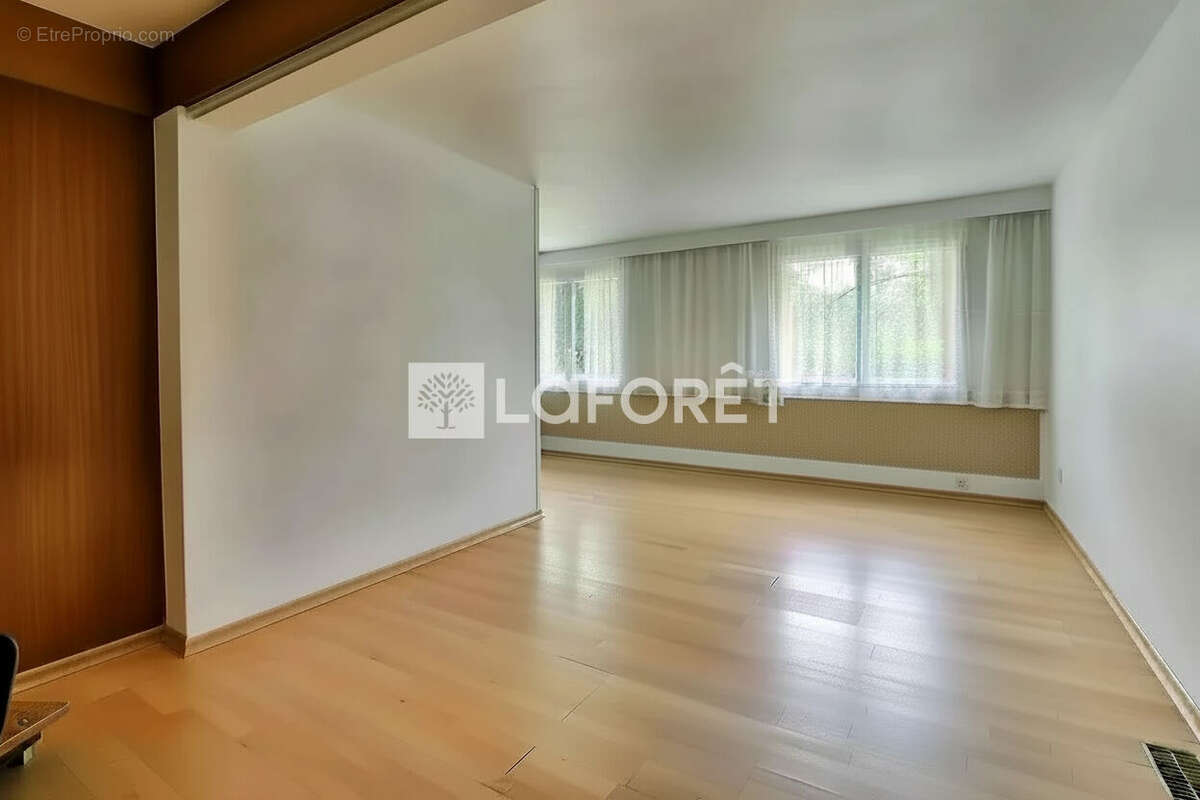 Appartement à SURESNES