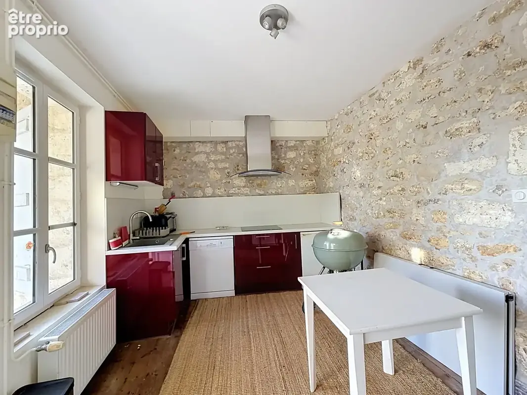 ANGOULEME belle maison de ville rénovée avec beaucoup de caractère offrant terrasses jardin et petit garage. - photo 15