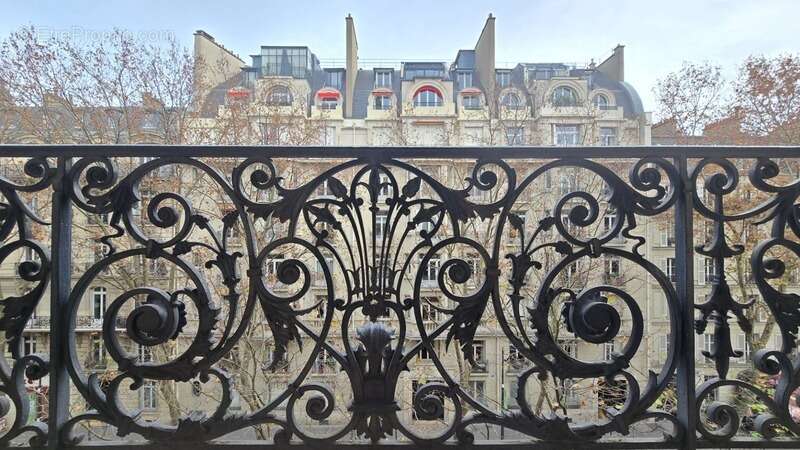 Appartement à PARIS-7E