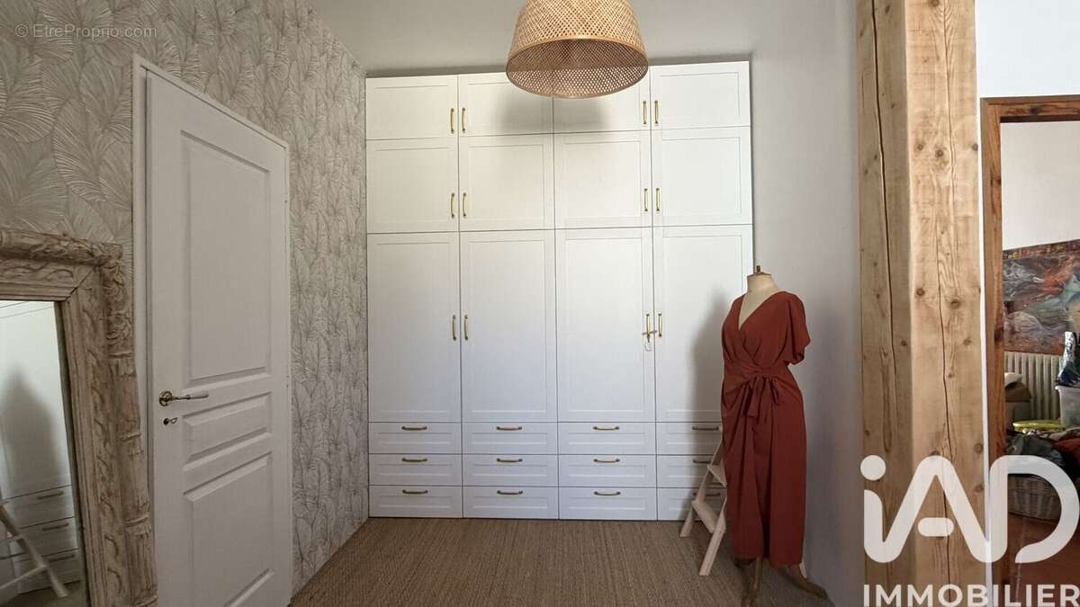 Maison 228 m² à Saint-Sernin-Du-Plain  - photo 8