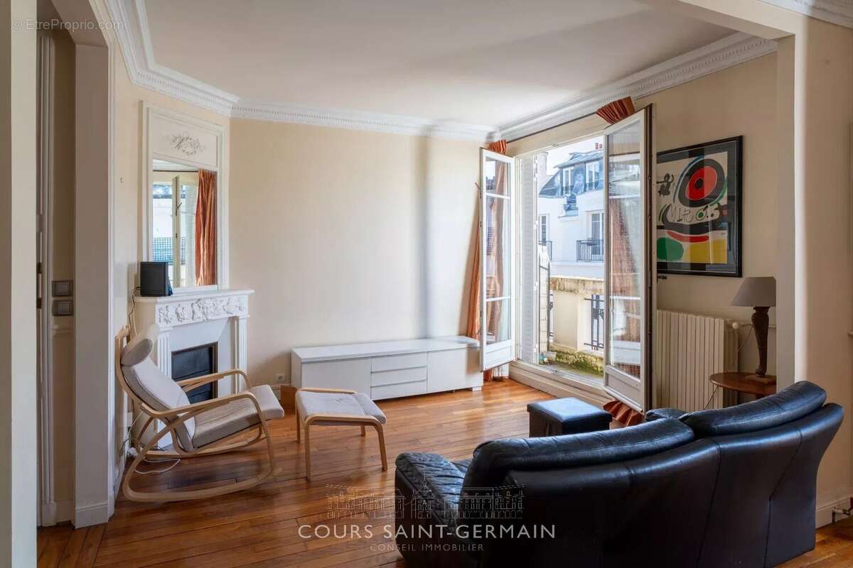Appartement à PARIS-16E