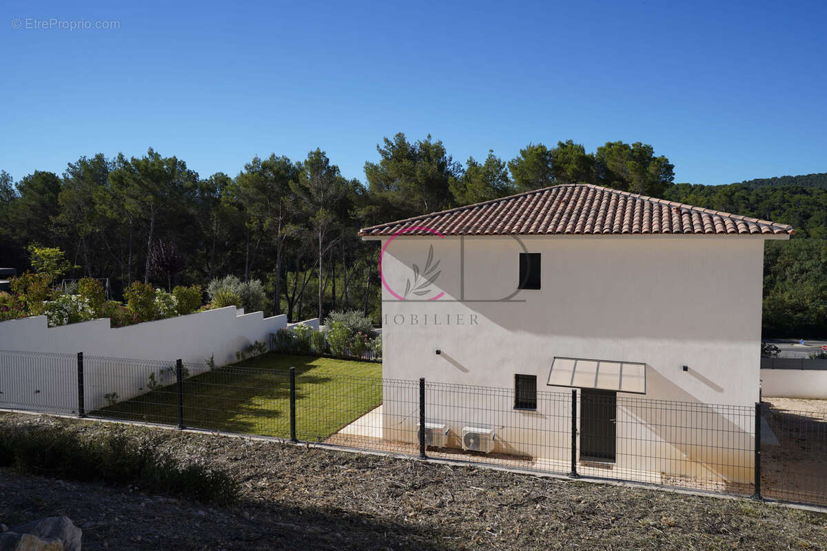 Maison à VENTABREN