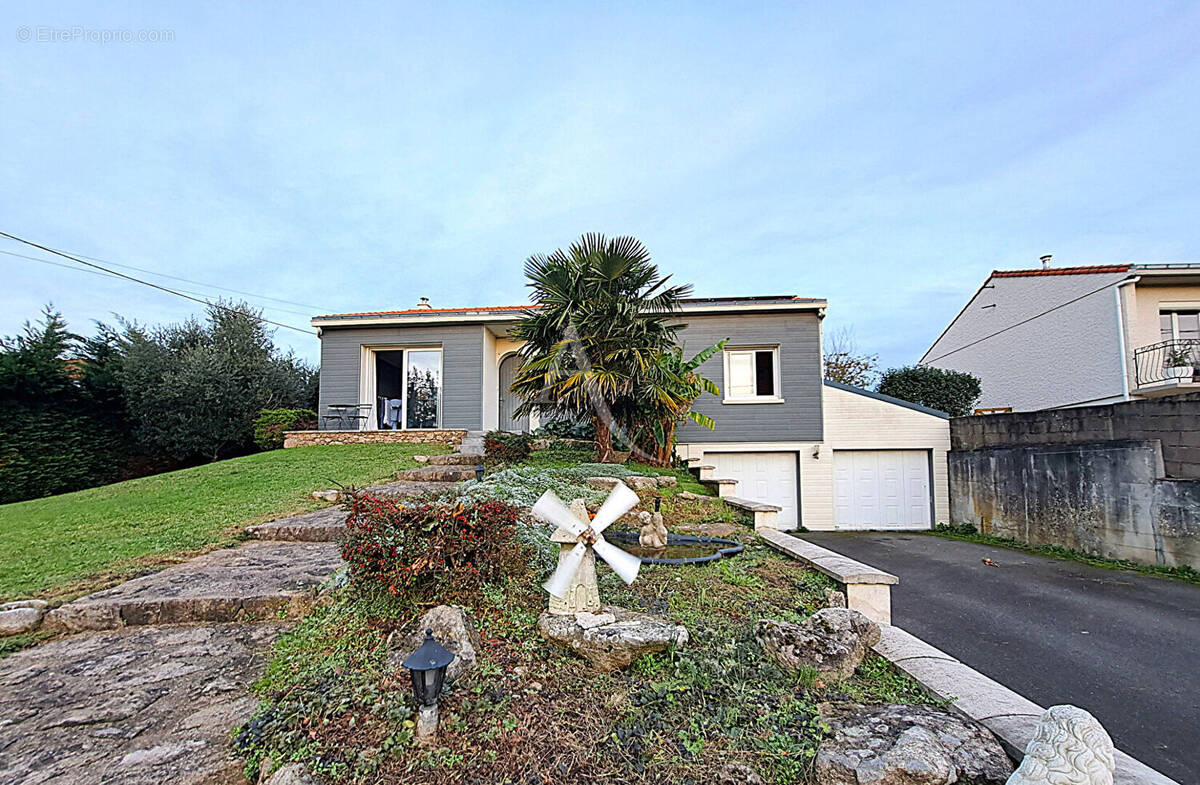 Maison à LES HERBIERS