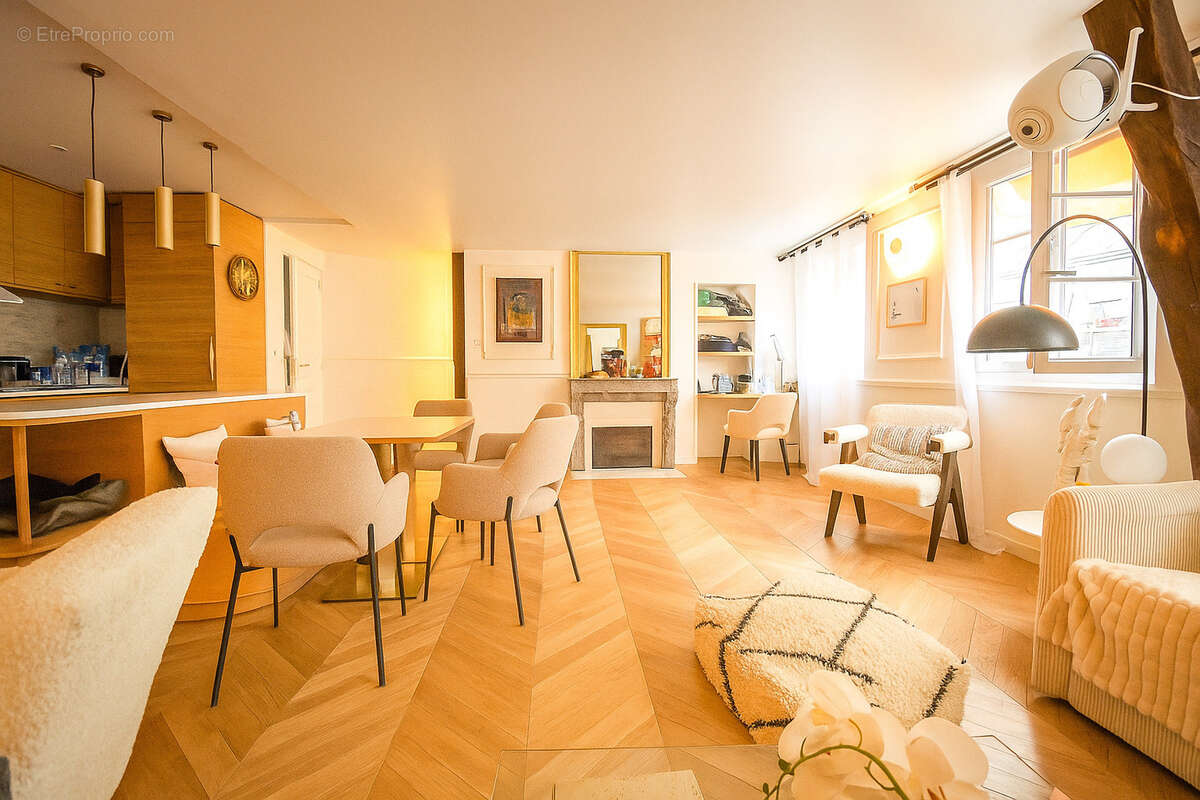 Appartement à PARIS-8E