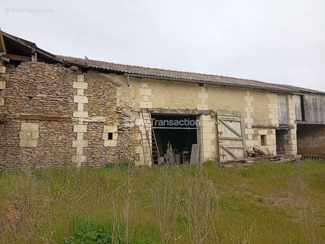 Terrain à LENCLOITRE