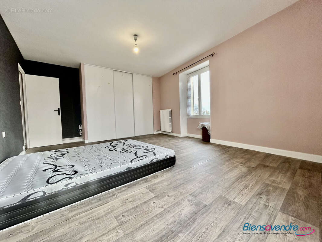 chambre 2 - Maison à AVANTON