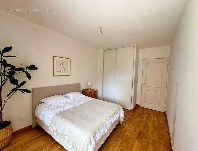   - Appartement à PIERRE-BENITE