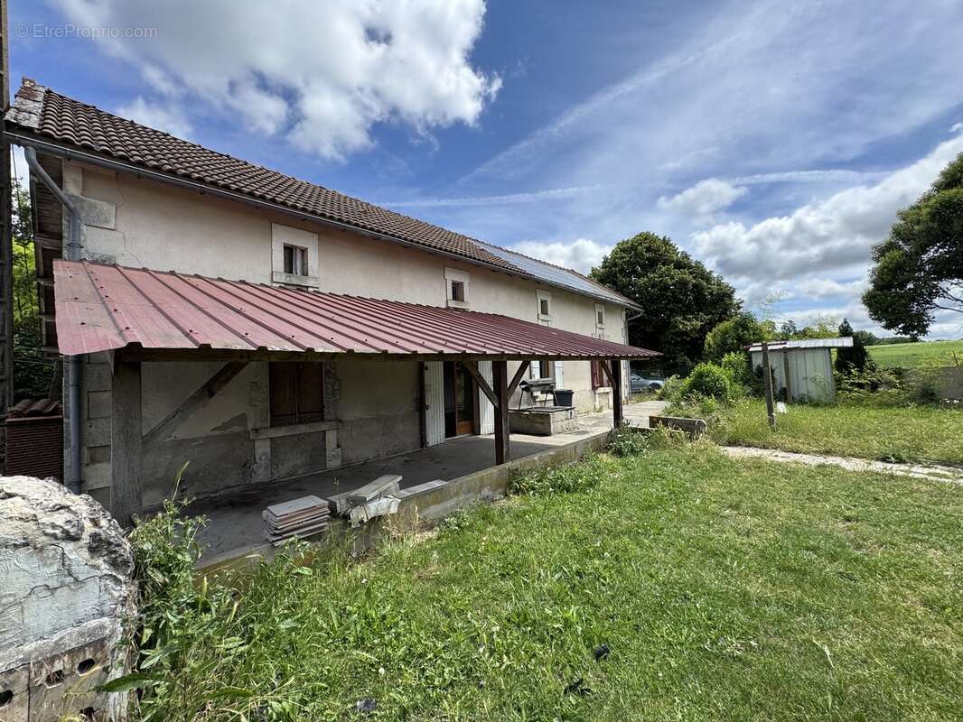 Maison 120 m² à Salles-De-Barbezieux  - photo 8