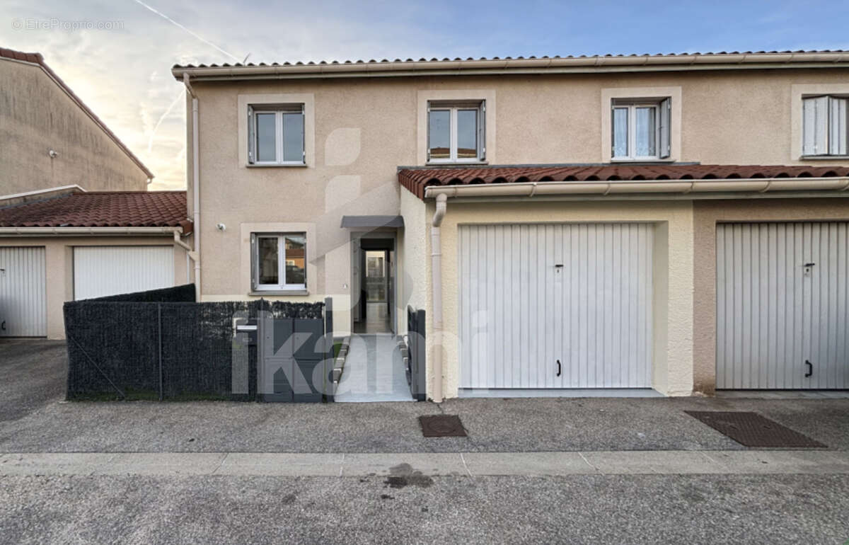 Maison à ANNEYRON