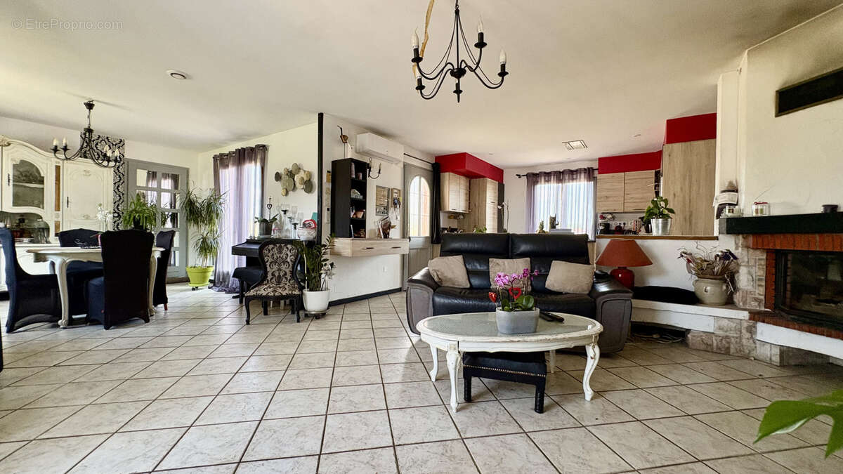 Superbe maison familiale  de 108 m2 avec 1328m2 de terrain arboré. - photo 3