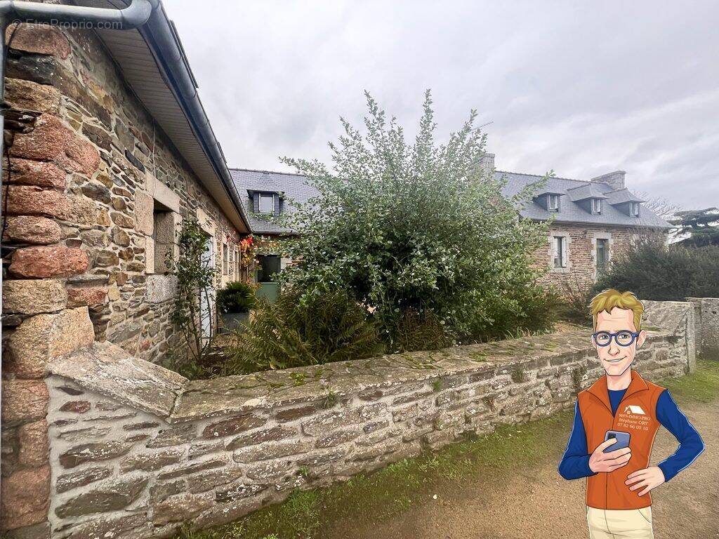 Maison à LA ROCHE-DERRIEN