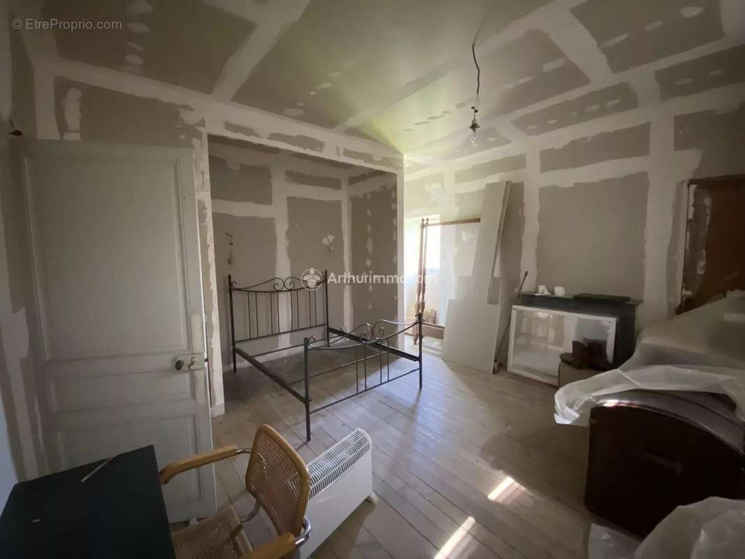 Maison à SAINT-ELLIER-LES-BOIS