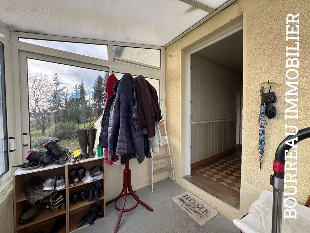 Appartement à LA CELLE-SAINT-CYR