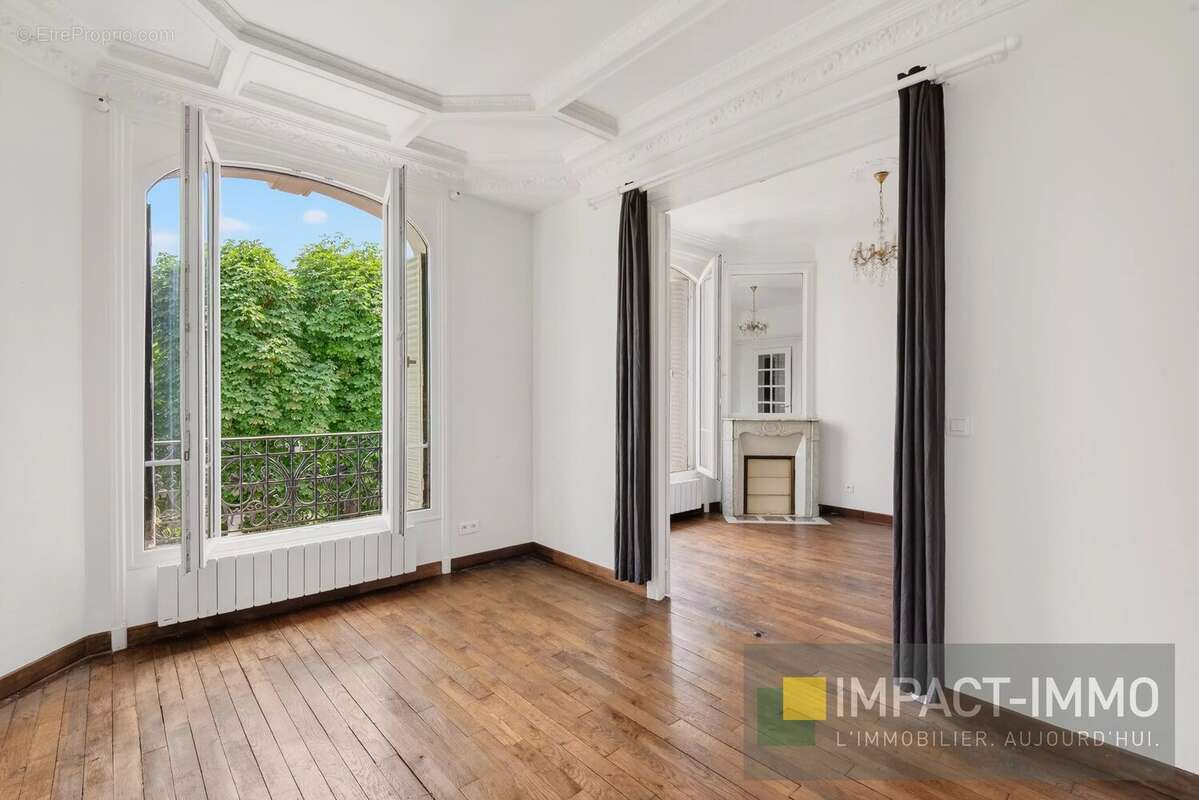 Appartement à COURBEVOIE