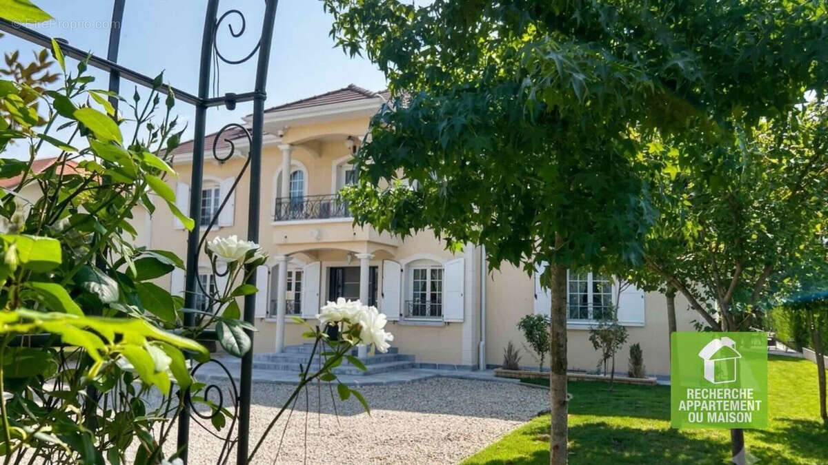 Propriété d'exception à 49 minutes de Lyon  240 m² de raffinement au coeur d'un écrin privé - photo 14