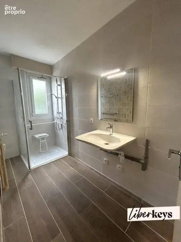 LANESTER-Appartement T4 -76m2- proche Naval Groupe - photo 8