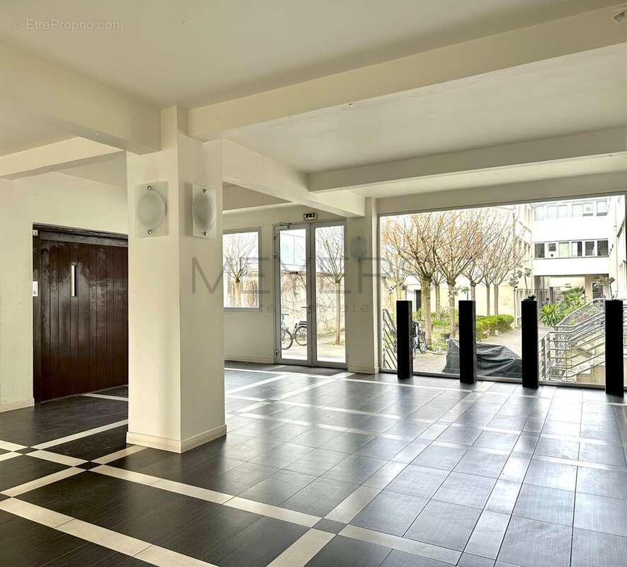 Appartement à COURBEVOIE