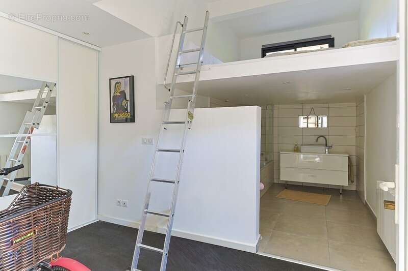 Magnifique PROPRIETE : Maison De Maître Et  Deux Dépendances (  17 Pièces / 400 M² )  Située à VERARGUES (34) DEDIEE A UN PROJET - photo 24