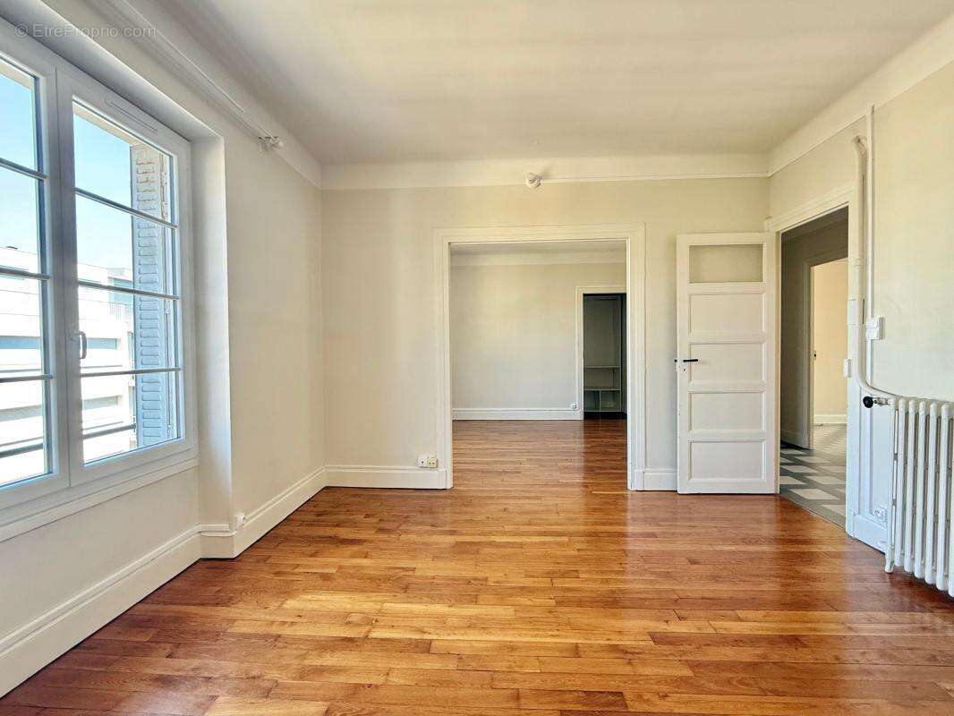 Appartement T3 avec cave et grenier, propre, stationnement aisé - photo 2