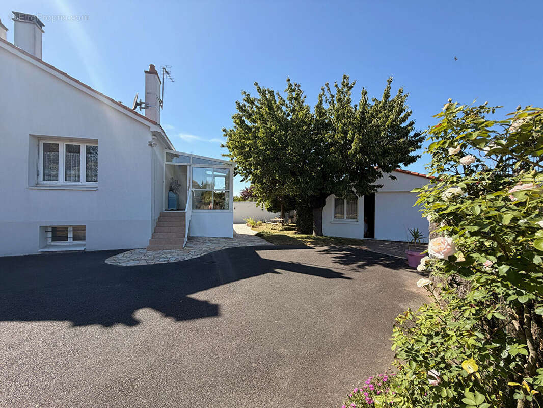 Maison La Bruffiere - photo 4