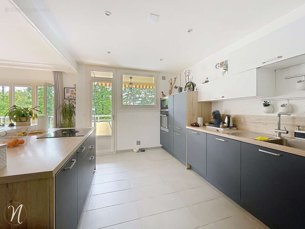 Appartement à SAINT-GENIS-LAVAL
