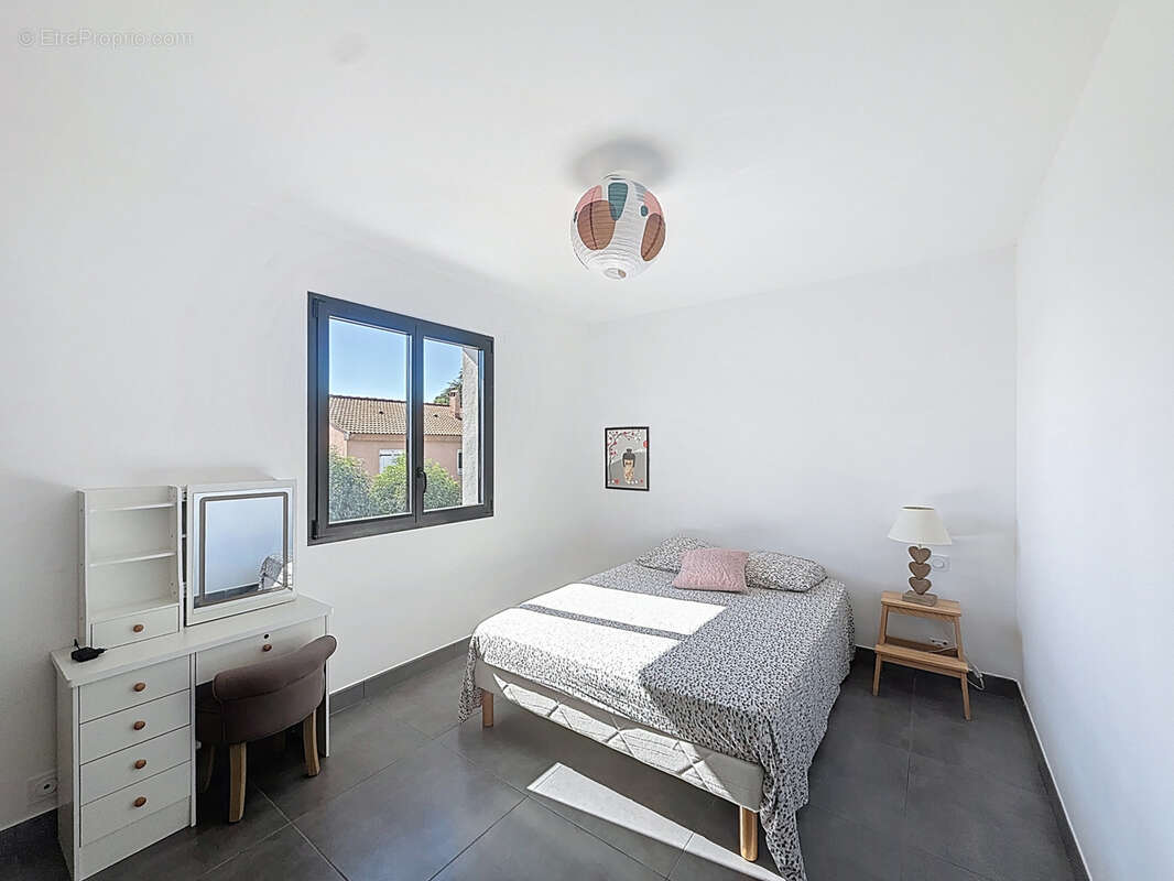 Maison à PEZILLA-LA-RIVIERE