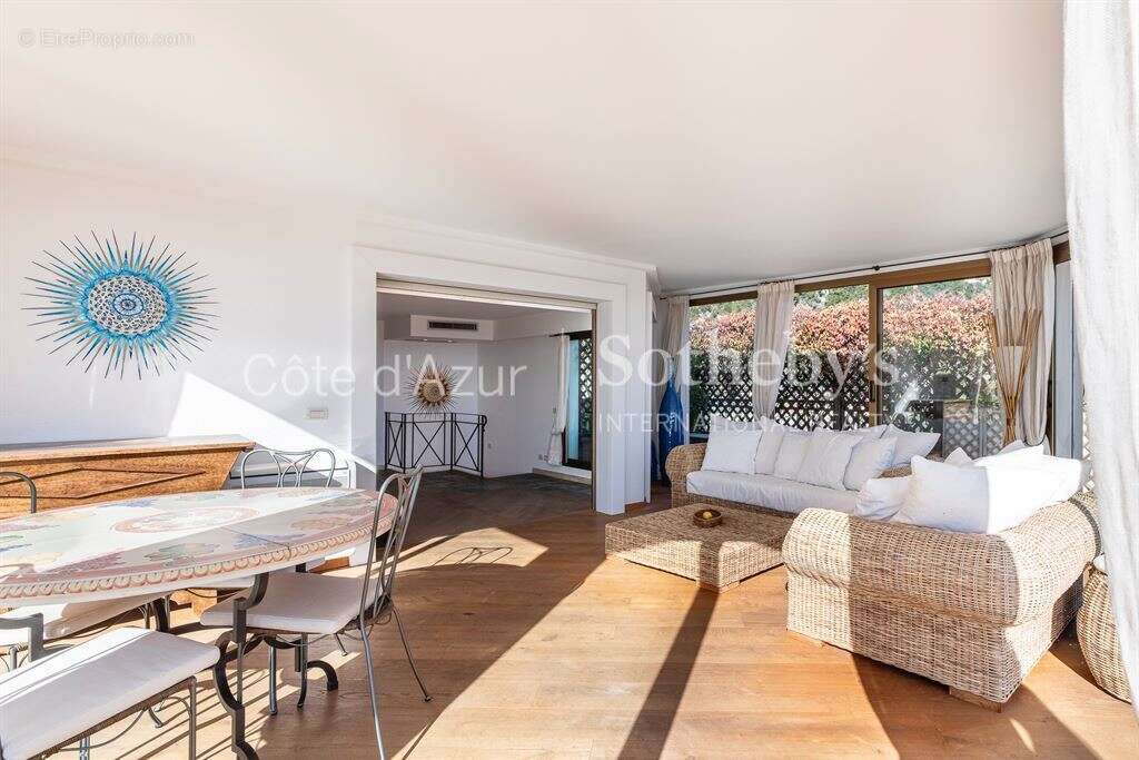 Appartement à CAP-D'AIL