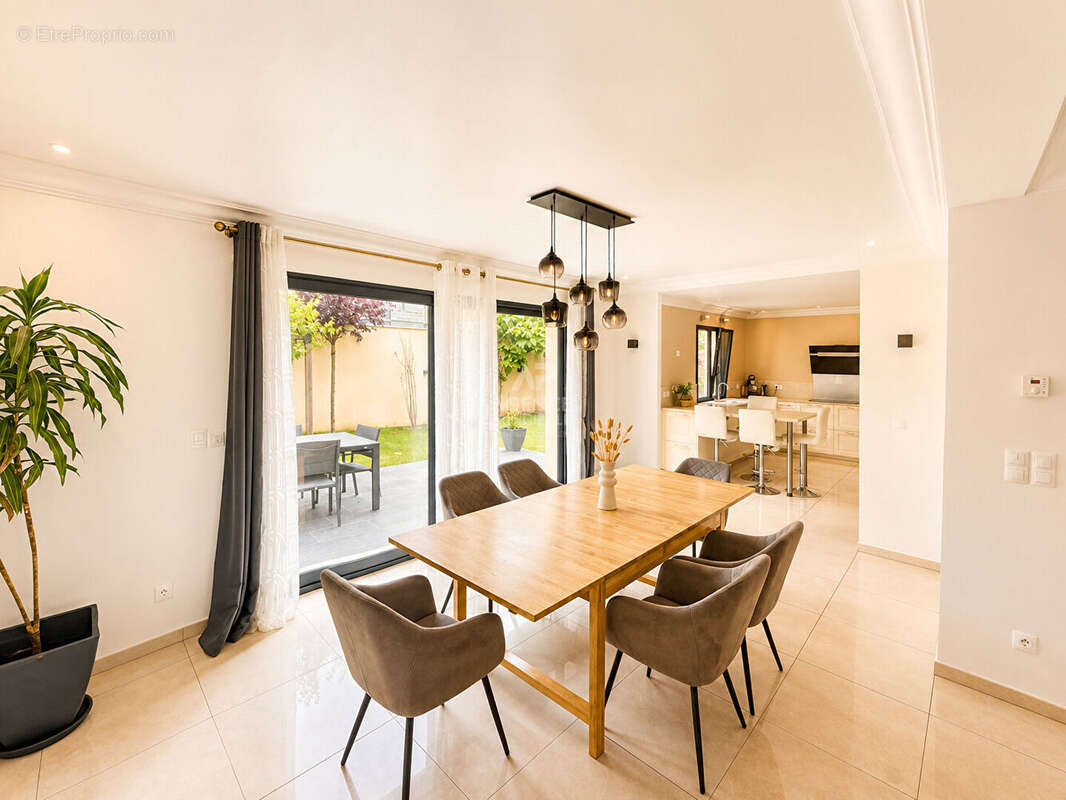 Maison à VERNEUIL-SUR-SEINE