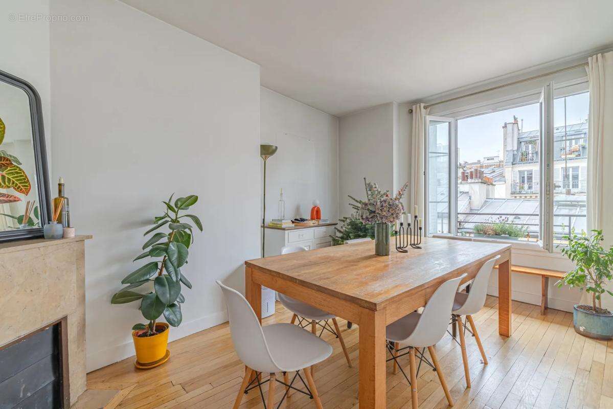 Appartement à PARIS-17E