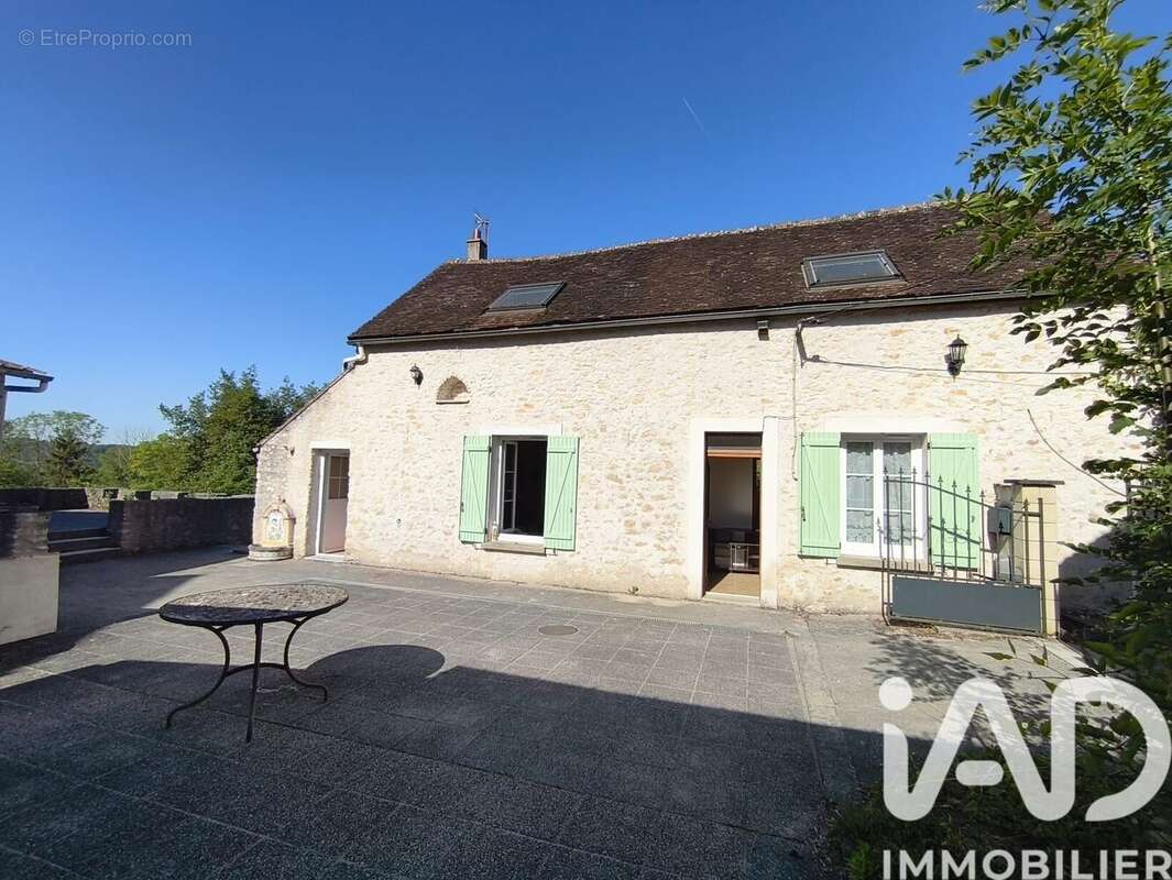 Maison 85 m² à Saint-Loup-De-Naud  - photo 2