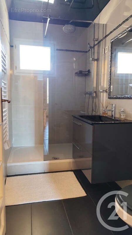 Appartement à MARSEILLE-4E