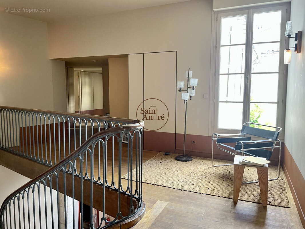 Maison 404 m² à Angouleme  - photo 3