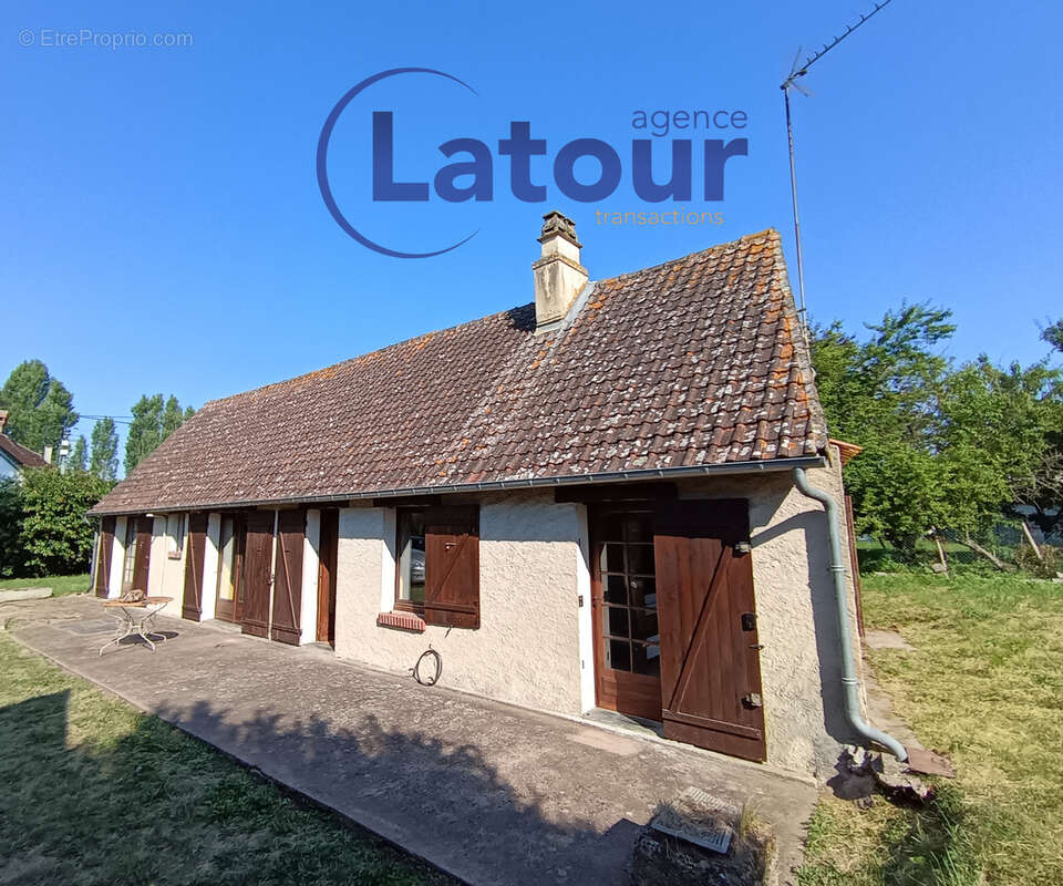 Maison à LIGNEROLLES