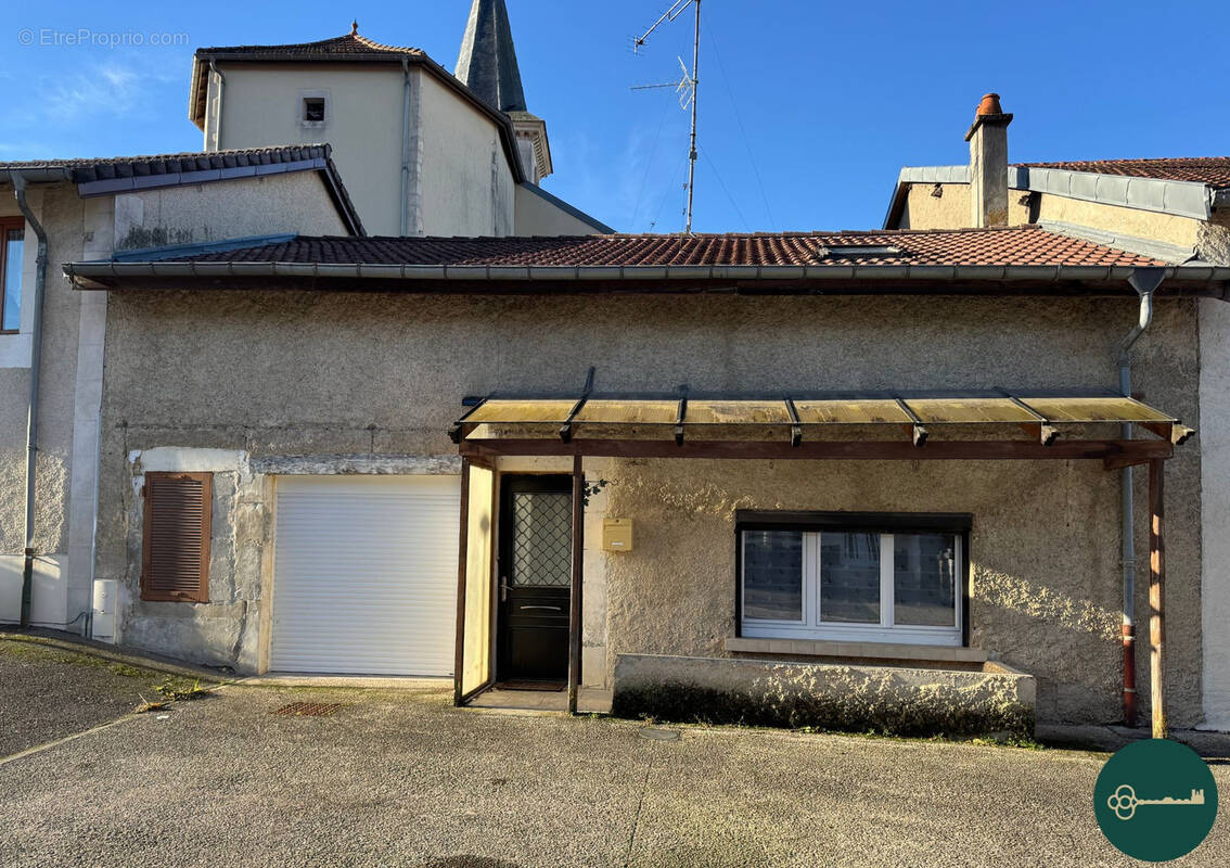 Maison à LAY-SAINT-REMY