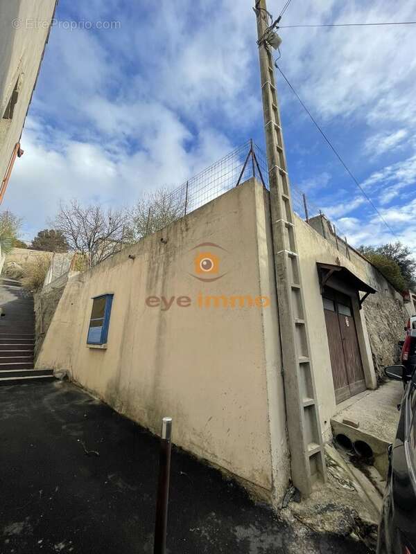 Commerce à LESPIGNAN