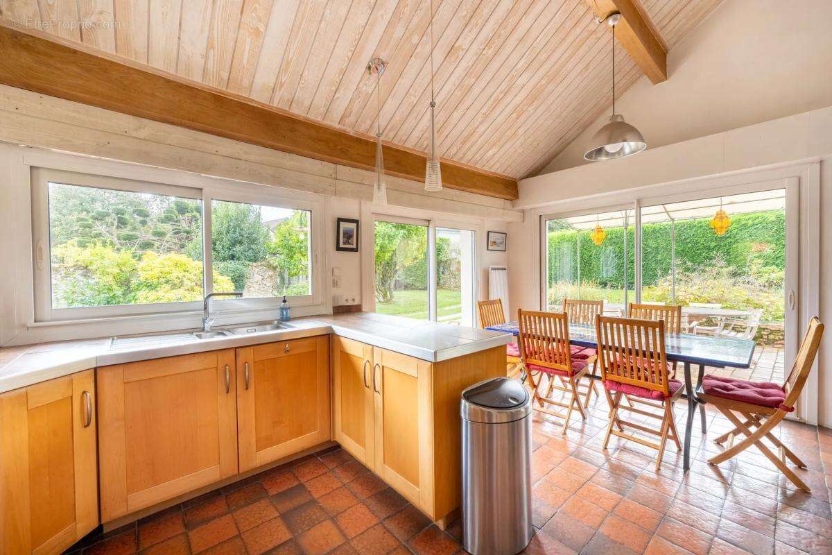 Maison à LA CELLE-LES-BORDES