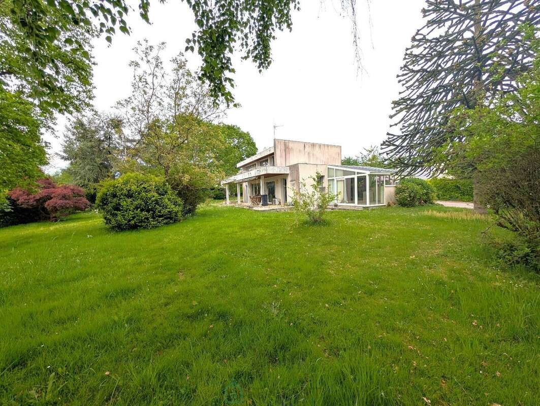 Grande maison d'architecte sur parc arboré - photo 2