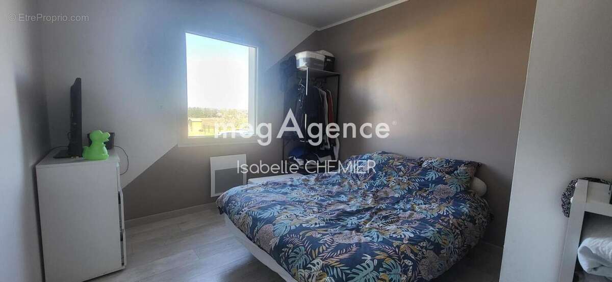 Maison à COURS-DE-PILE