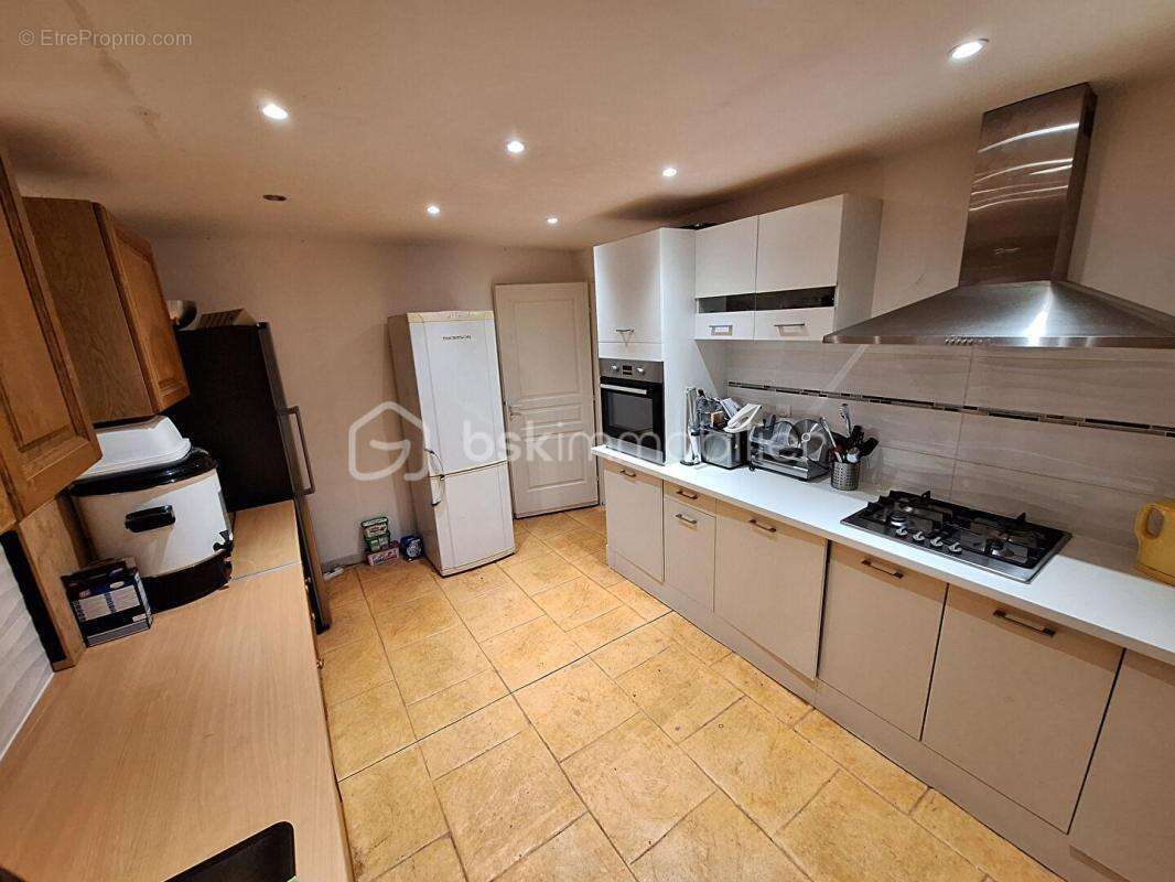 Villa de 255m², 3 chambres, garage, atelier, sur 2254m² de terrain - photo 11