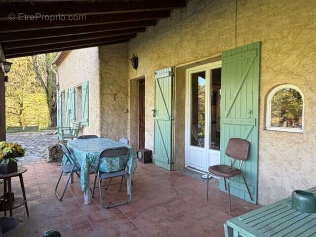 terrasse couverte - Maison à ALBIERES