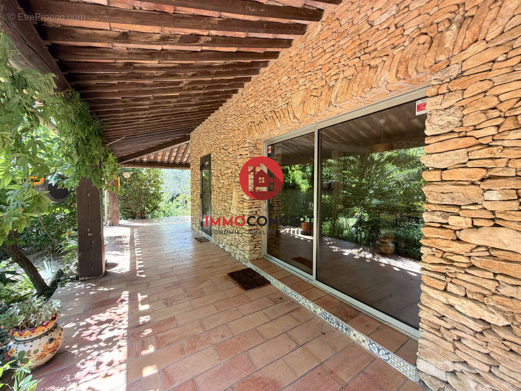 Maison à DOMAZAN