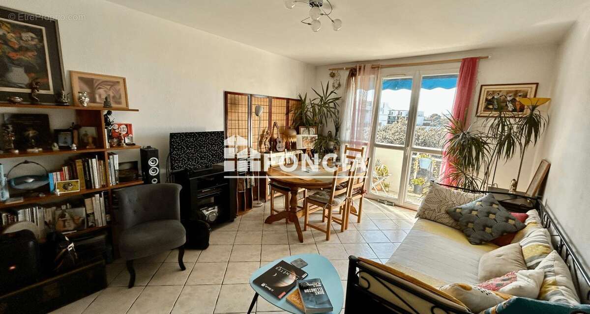 Appartement à MARSEILLE-8E