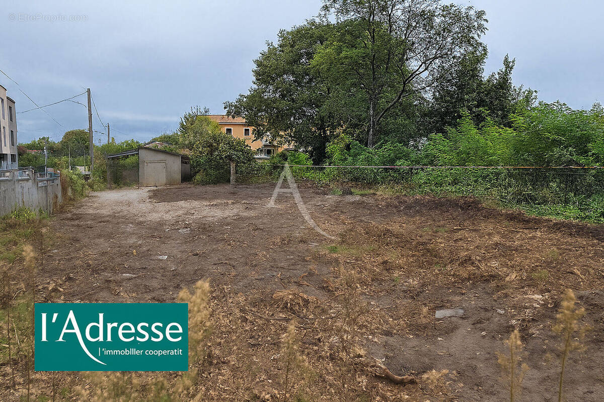 Terrain à VILLENAVE-D&#039;ORNON