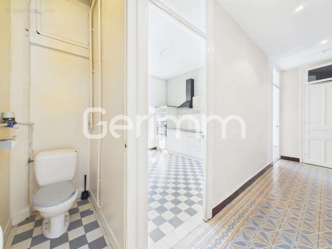 Vente - Appartement - 3 pièces + cuisine - 70 m² - 185 000 € - - photo 4